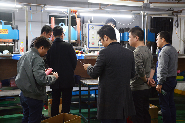 参观蘑菇视频APP成人生产车间2